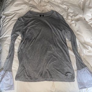 Women’s shirt with cuffed sleeves